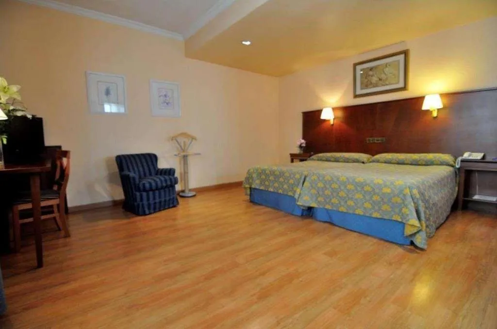 Room, Cason del Tormes, Madrid