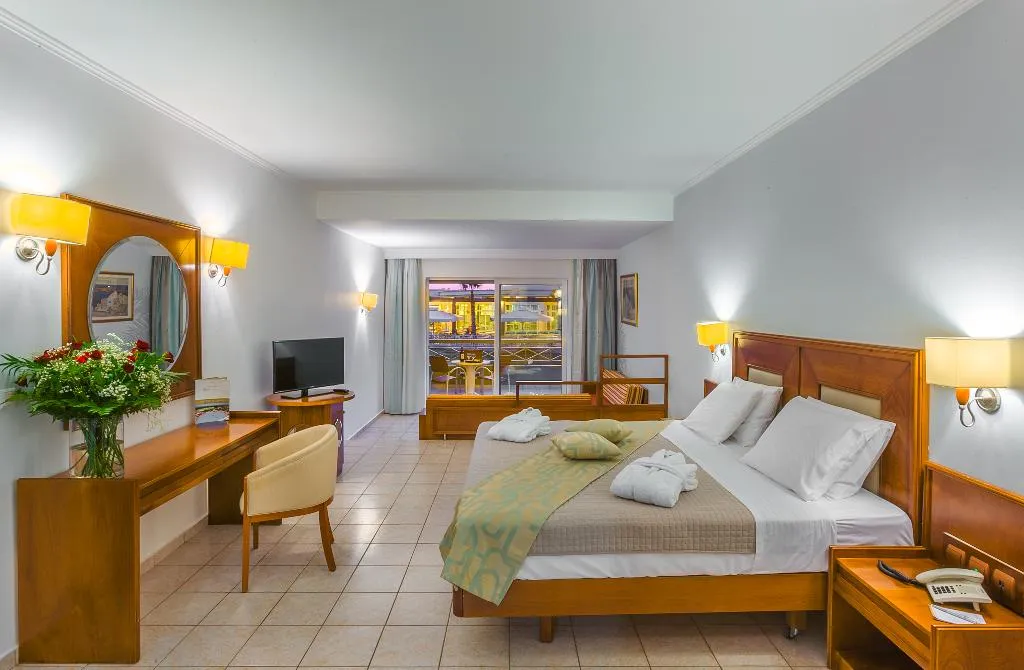 JUNIOR SUITE STANDARD Room, Kipriotis Maris Suites, Kos