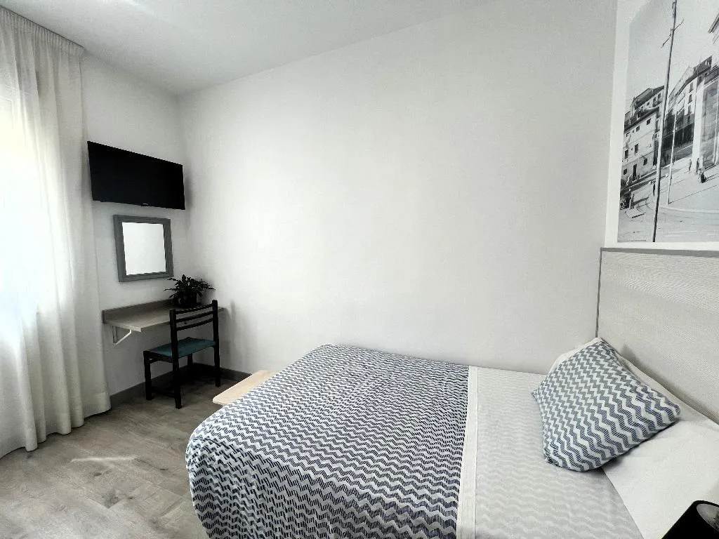 SINGLE STANDARD Room, San Lorenzo, Madrid