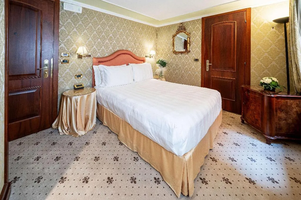 Room, Colombina, Venice