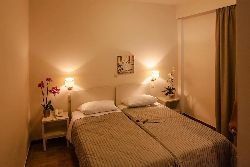 Room, Elena, Kalamata
