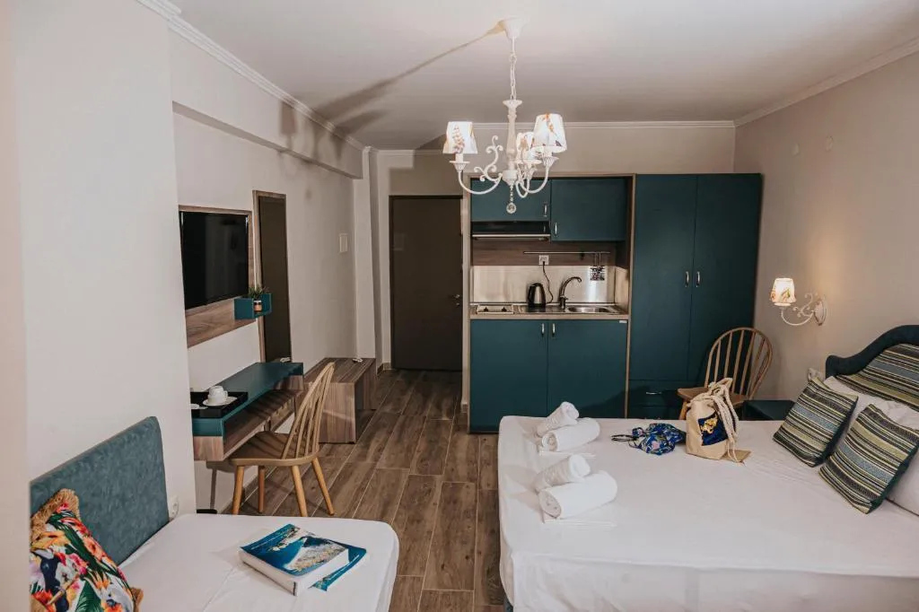 TRIPLE CLASSIC Room, Parthenon Art Executive Wing, Thessaloniki