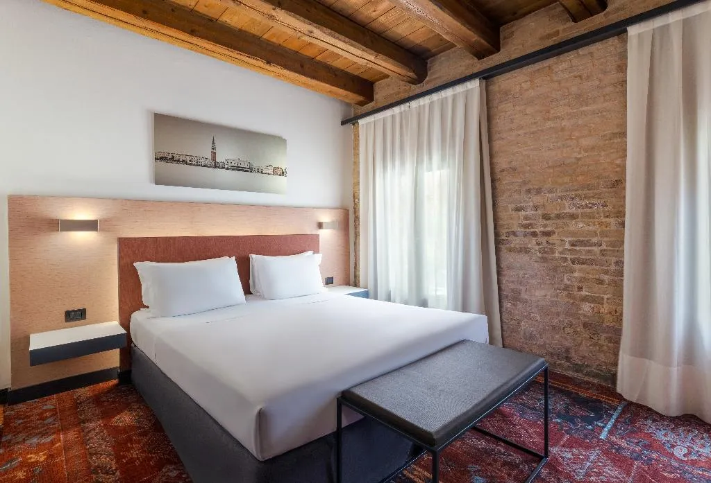 DOUBLE SINGLE USE DELUXE CANAL VIEW Room, Eurostars Cannaregio, Venice