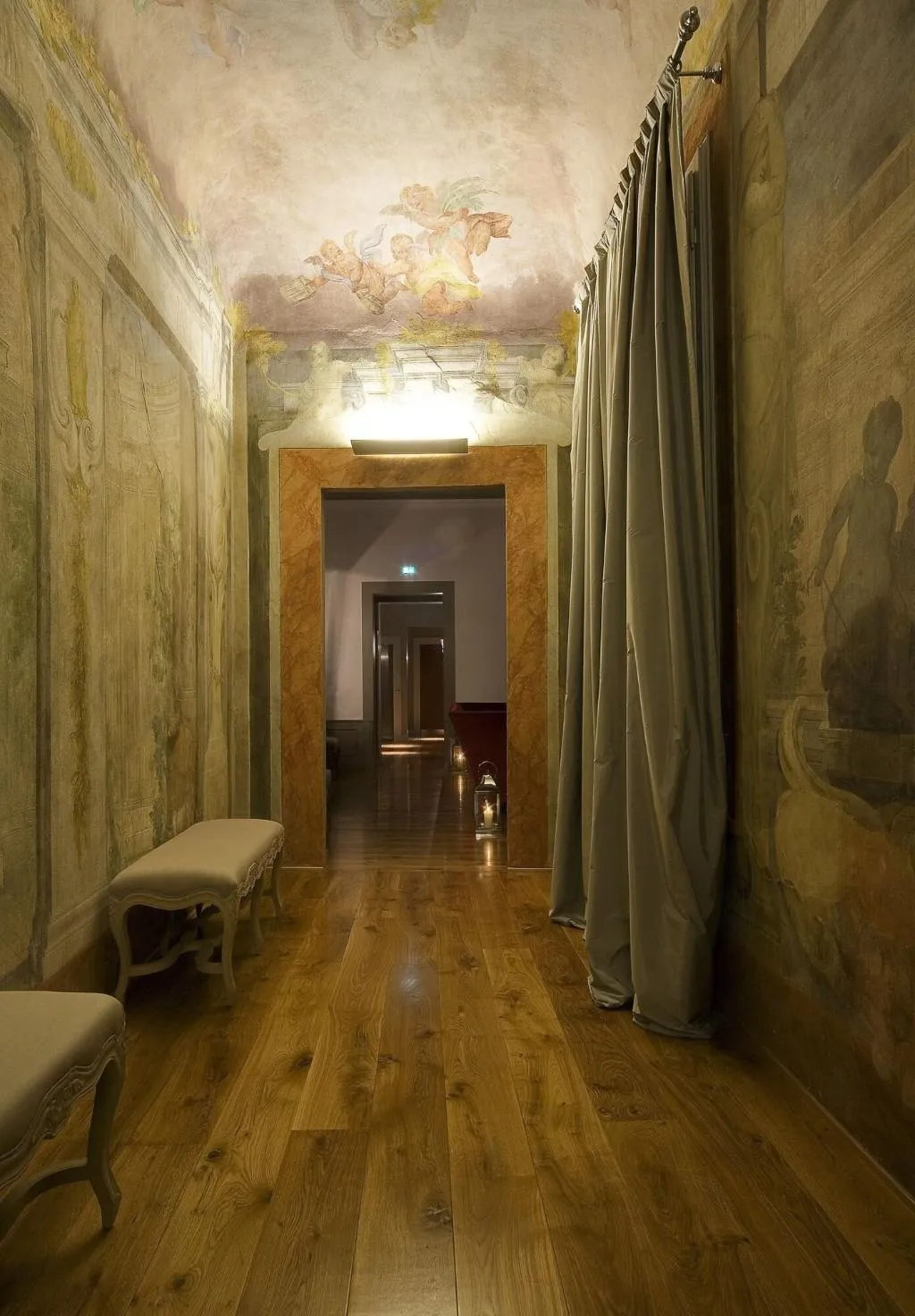 Lobby, Rosso23, Florence