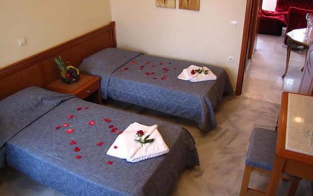 Room, Futura, Crete