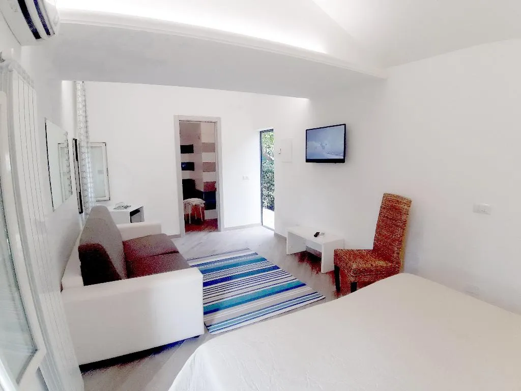 SUITE CAPACITY 4 Room, Esperidi Resort, Naples