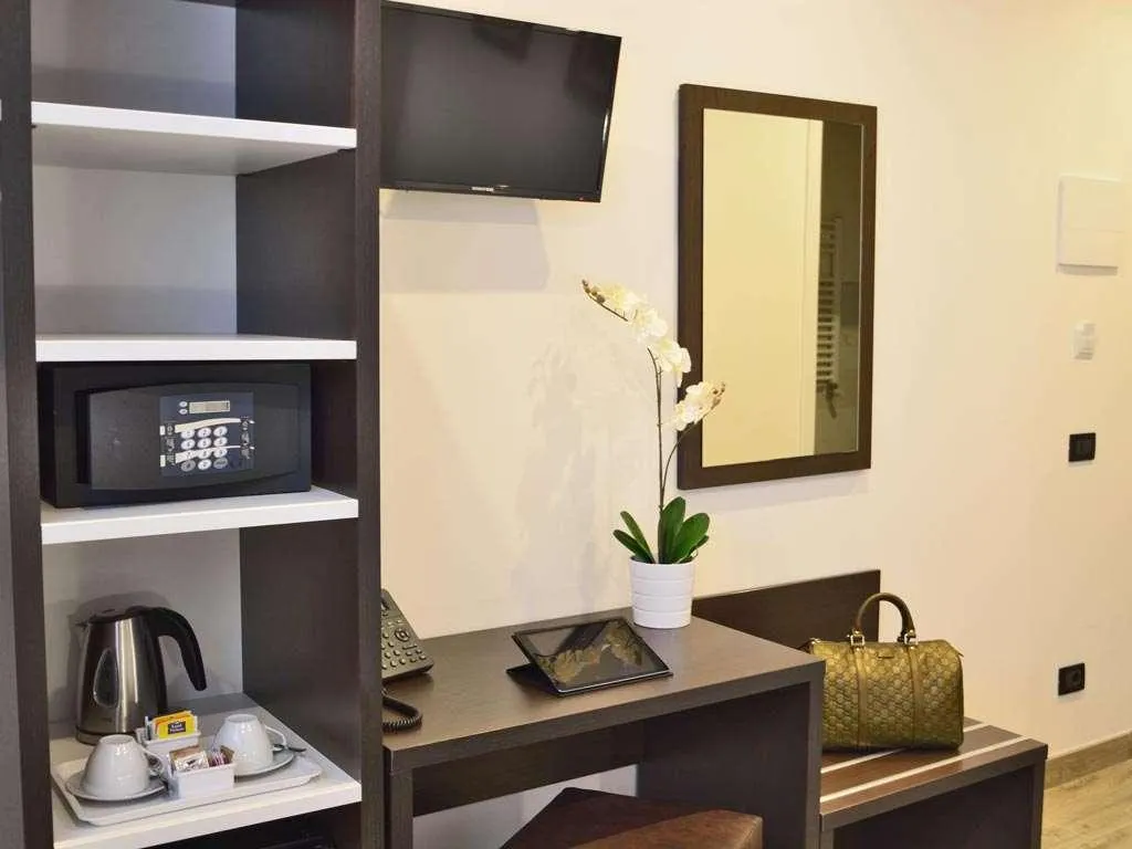 Room, Luxor Florence, Florence