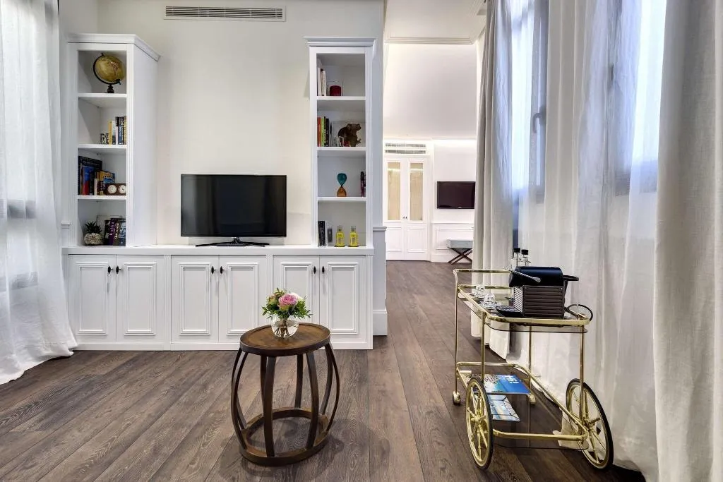 SUITE WITH JACUZZI Room, H10 Villa de la Reina, Madrid