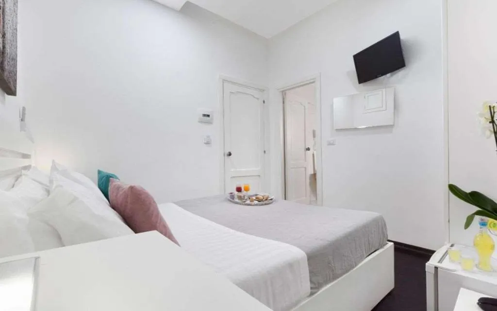 Room, Hotel Herculaneum, Naples