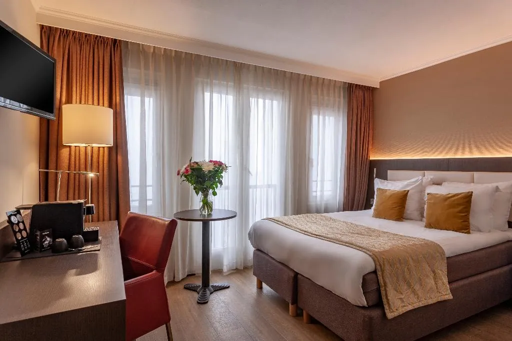 DOUBLE STANDARD Room, Avenue, Amsterdam