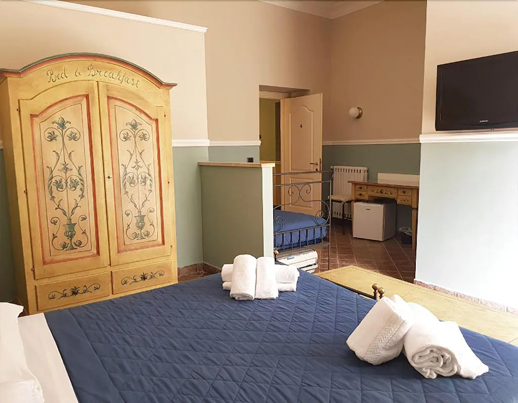 Room, B&B delle Palme, Naples