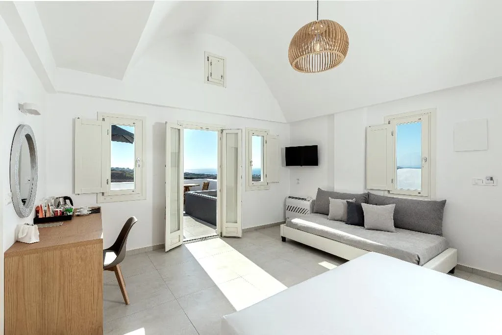 SUITE WITH JACUZZI Room, Secret View Hotel, Santorini
