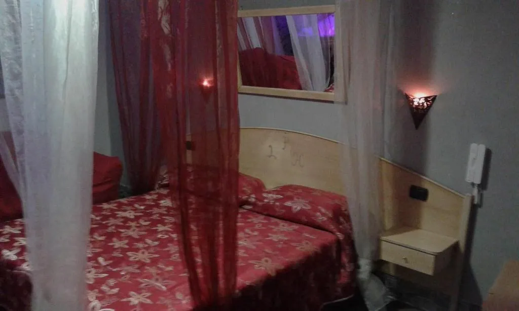Room, Hotel LePinède, Naples