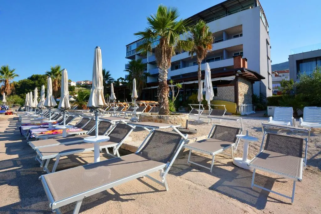 Beach, San Antonio, Split