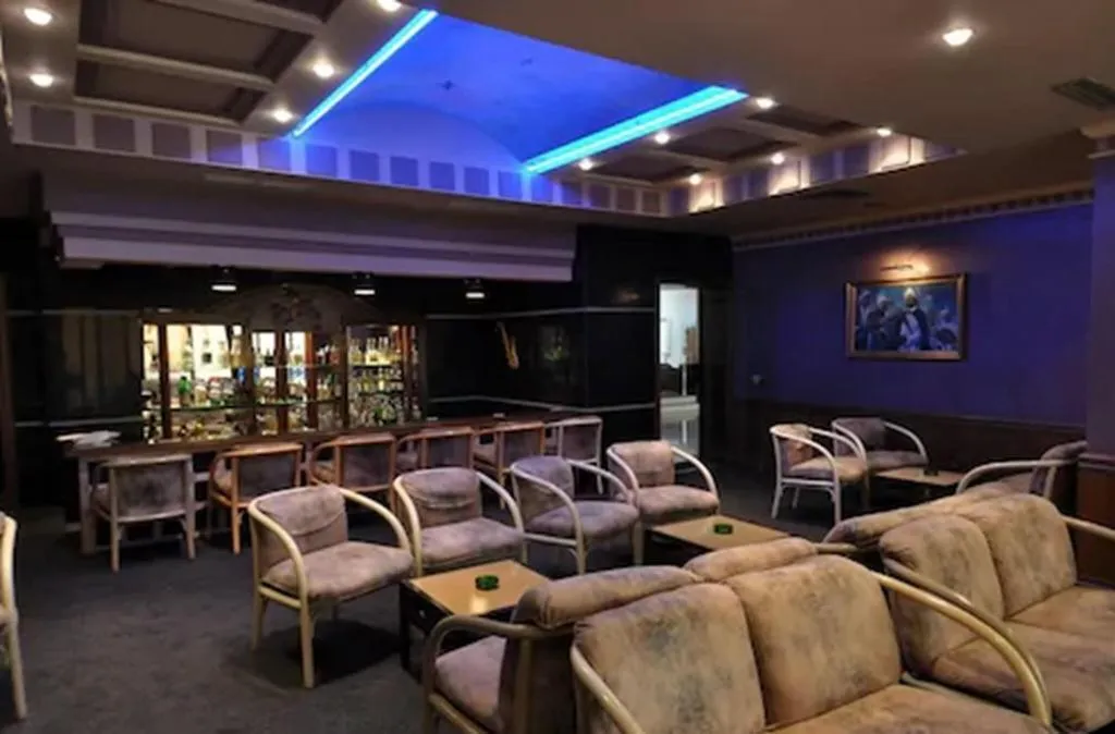 Bar, Wassim, Fez