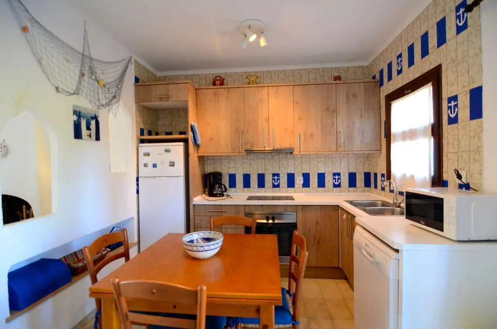 APARTMENT CAPACITY 7 THREE BEDROOMS Room, Piverd Golf, Costa Brava