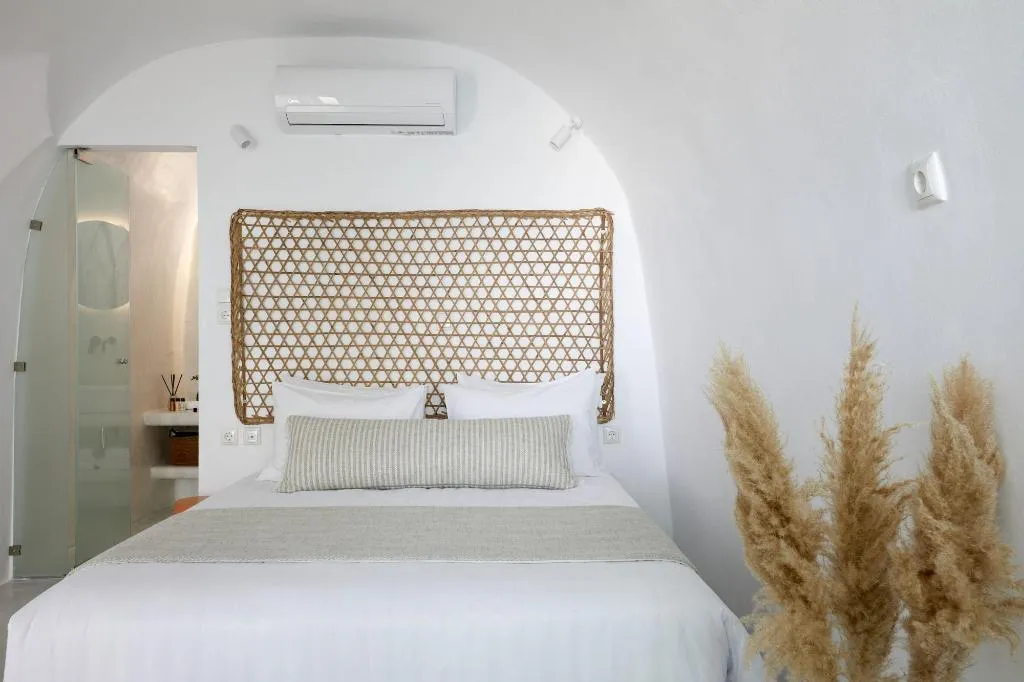 Room, You And Me Suites, Santorini