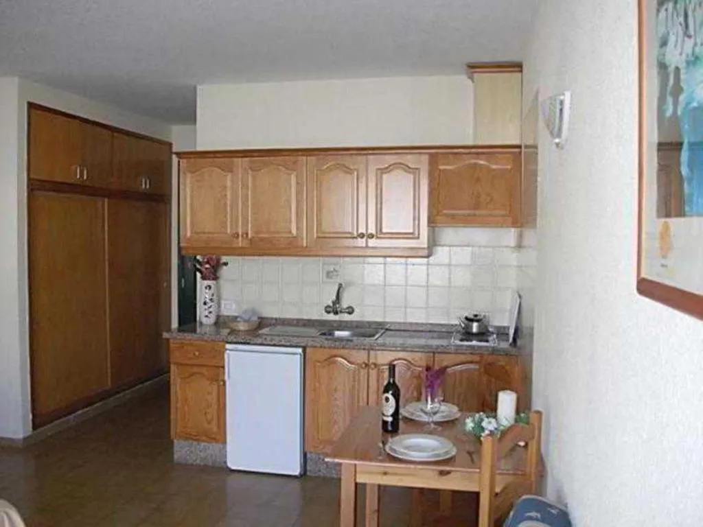 Room, Paradero II, Tenerife
