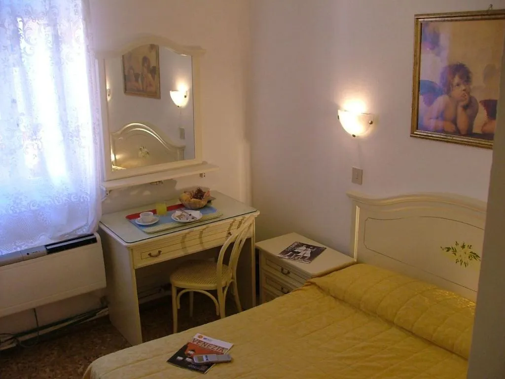 SINGLE STANDARD Room, Hotel Airone, Venice