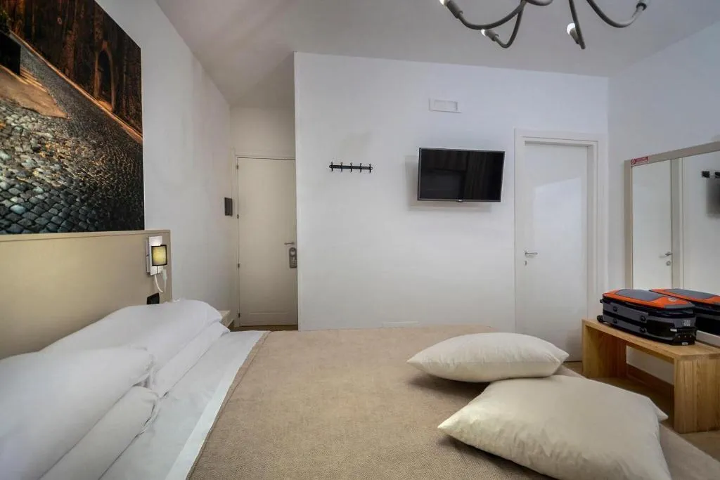 Room, B B Sorrento Queen, Naples