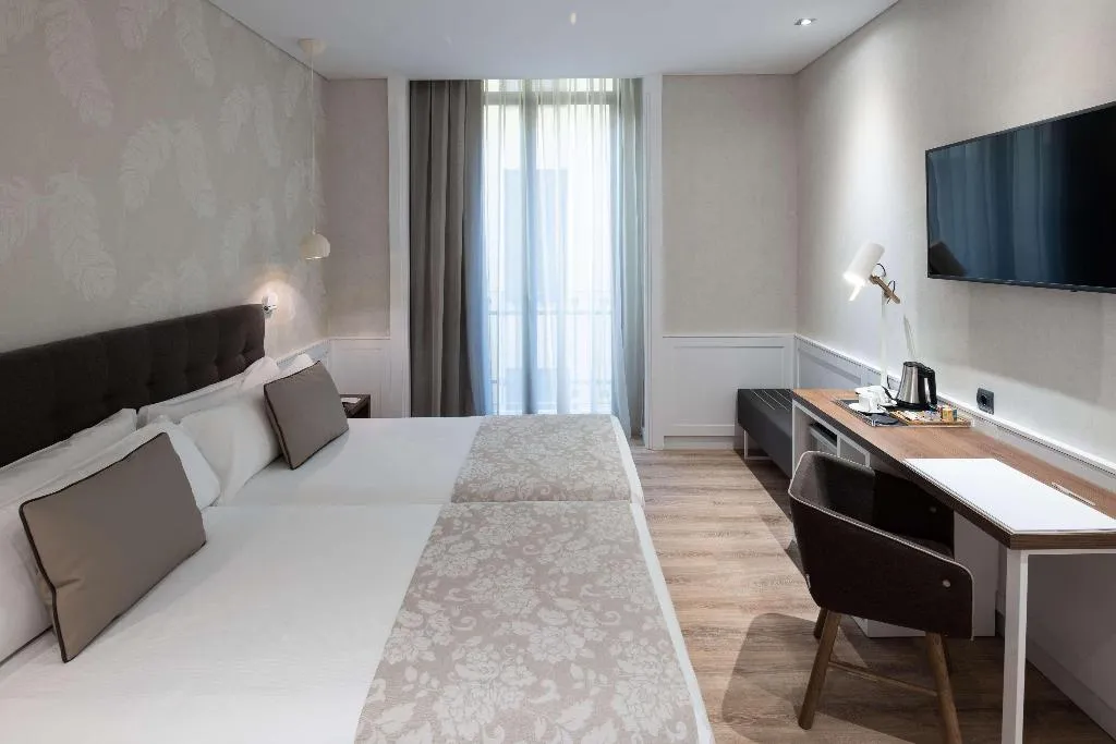 Room, Catalonia Puerta del Sol, Madrid
