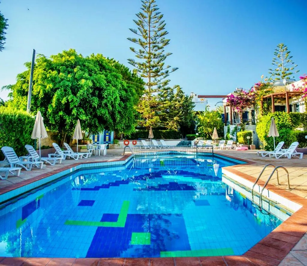 Pool, Your Memories, Crete