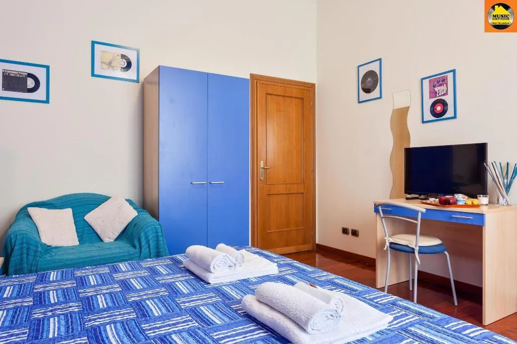 Room, Music Guesthouse Bed And Breakfast, Naples