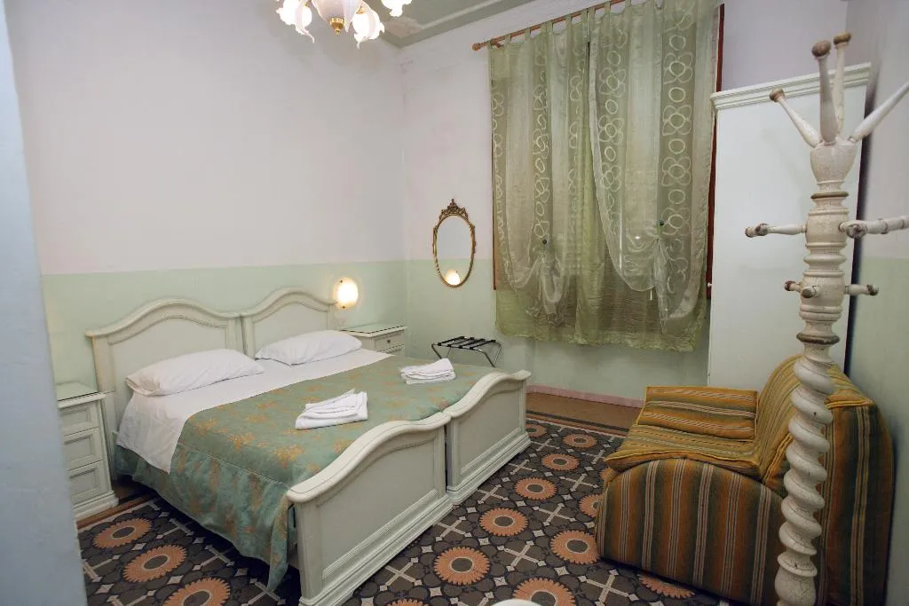 Double or Twin CLASSIC Room, Desiree, Florence