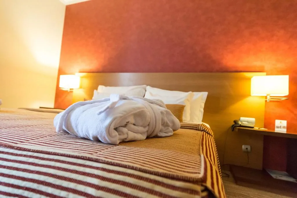 Room, Lusitânia, Porto