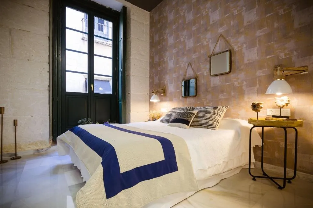 Room, Luces De Catedral, Costa Blanca