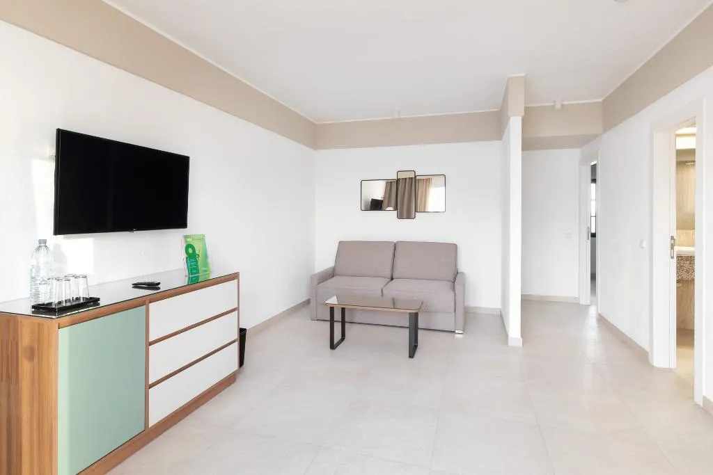 FAMILY ROOM TWO BEDROOMS Room, Hotel Riu Paraiso Lanzarote - All Inclusive, Lanzarote