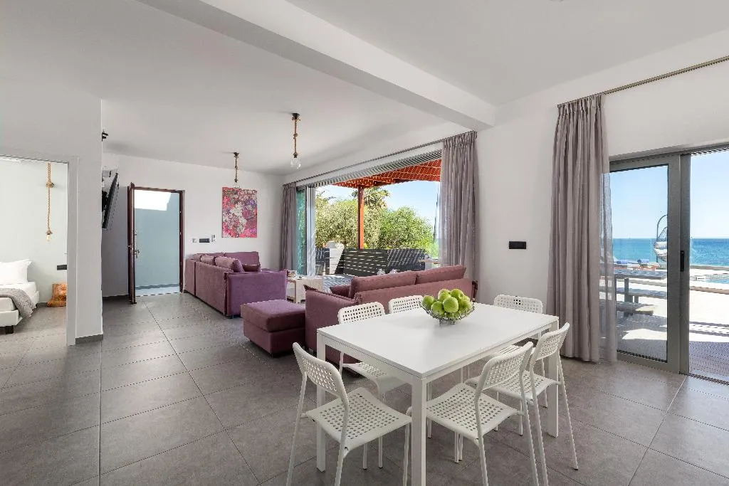 VILLA SIX BEDROOMS WITH MORE THAN THREE BATHROOMS Room, Southrock Villas, Rhodes