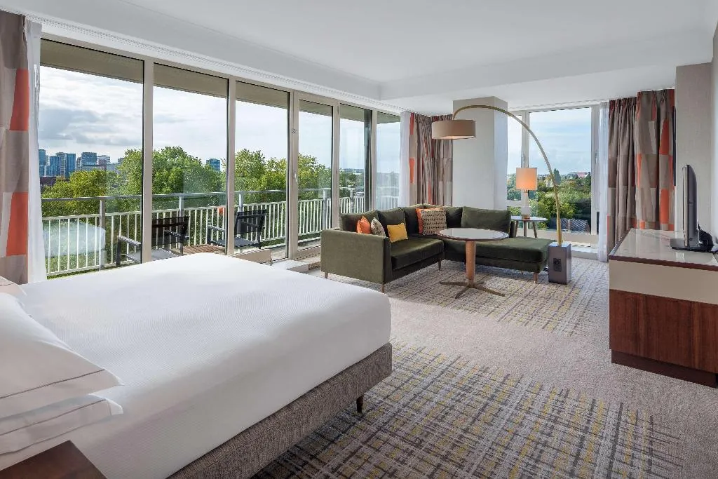 JUNIOR SUITE WITH BALCONY Room, Hilton Amsterdam, Amsterdam