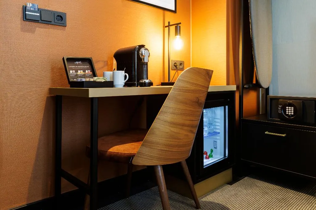 DOUBLE BASIC Room, Huygens Place, Amsterdam