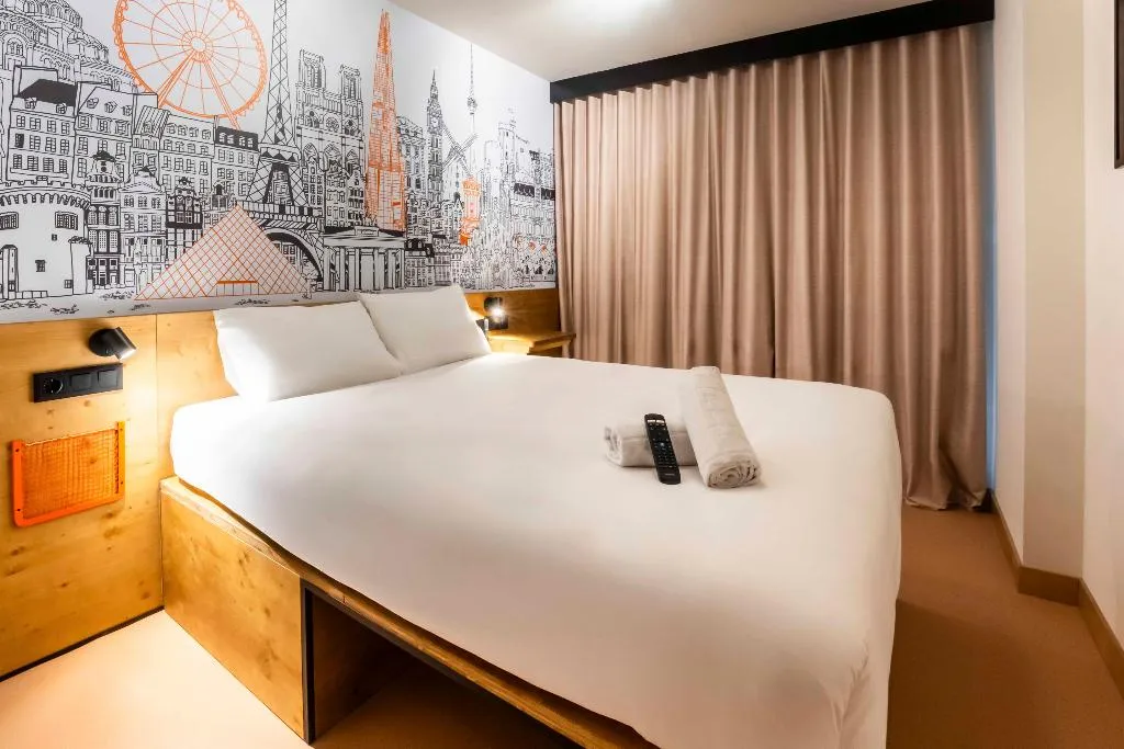 DOUBLE STANDARD Room, easyHotel Barcelona La Sagrera, Barcelona