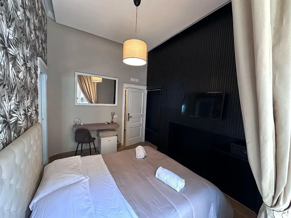 Room, Parthenope Rooms, Naples