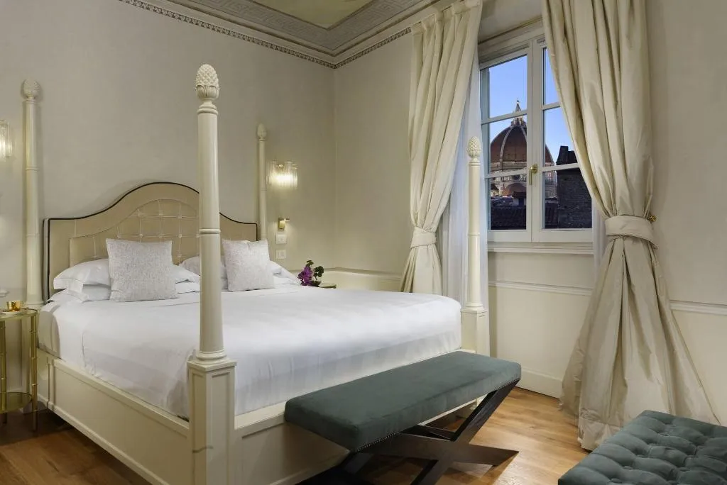 SUITE EXECUTIVE KING BED Room, San Firenze Suites And Spa, Florence