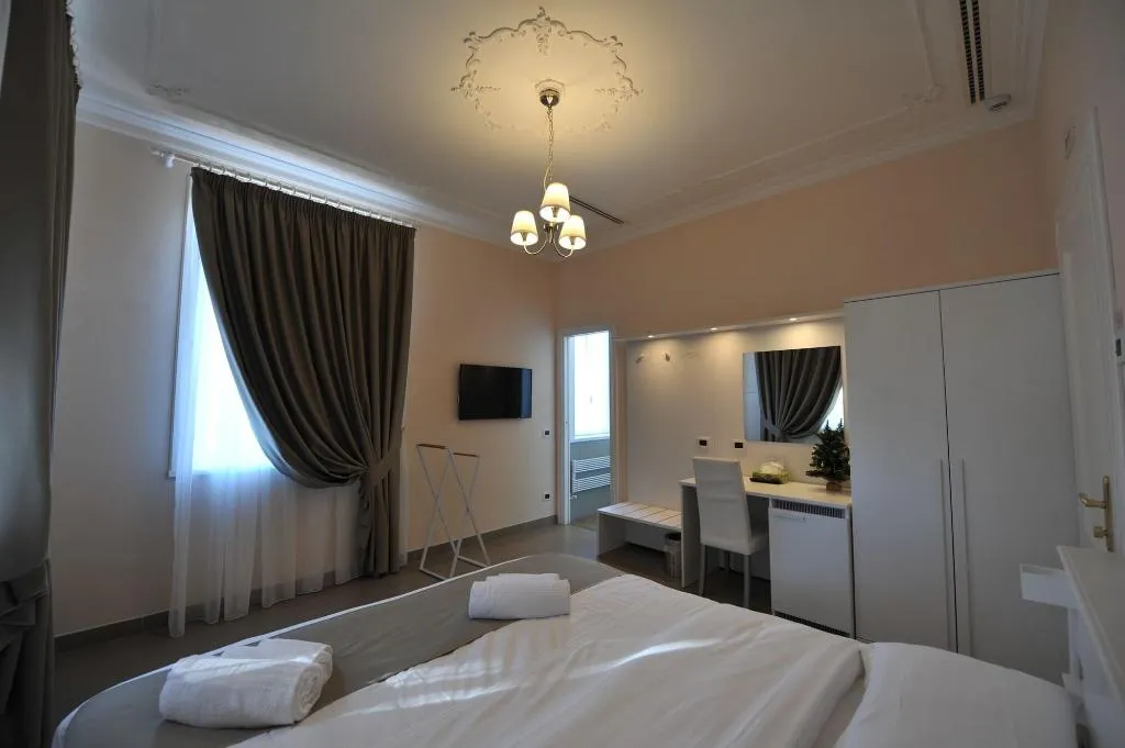 Room, Villa Zaccardi, Rome