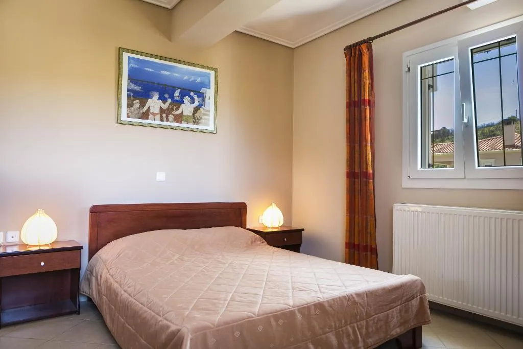 APARTMENT CAPACITY 6 Room, Evi's Garden, Kefallinia