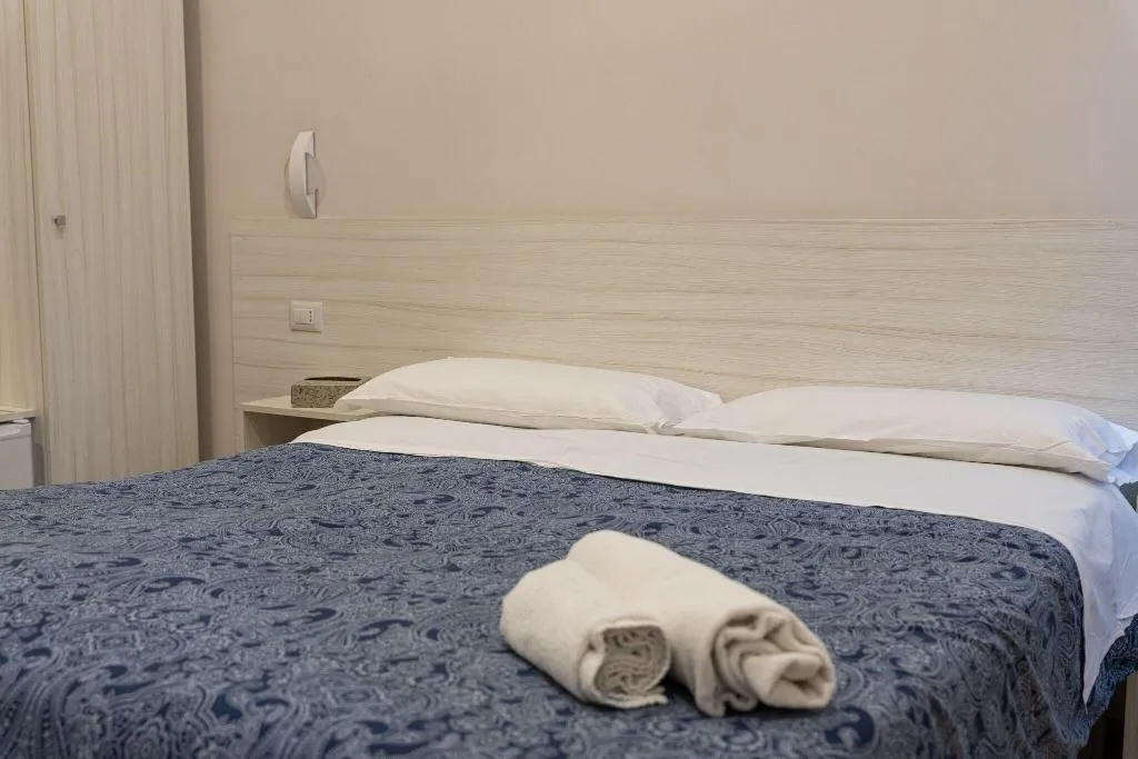 Room, B B Alla Ferrovia, Naples