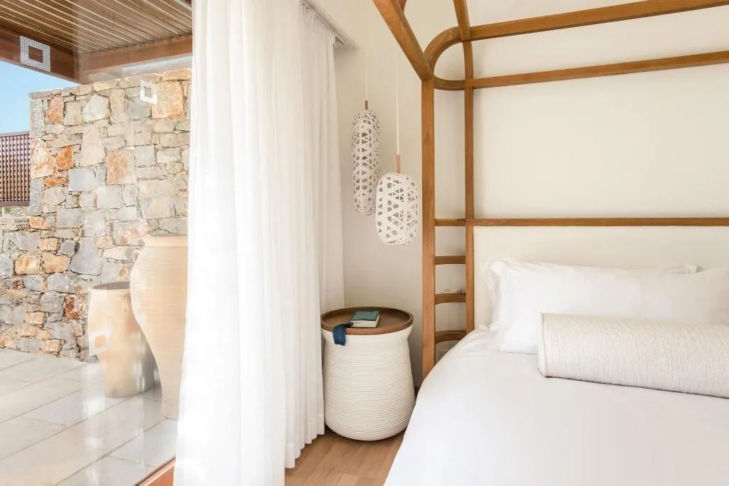 Room, Phaea Blue, a member of SLH, Crete