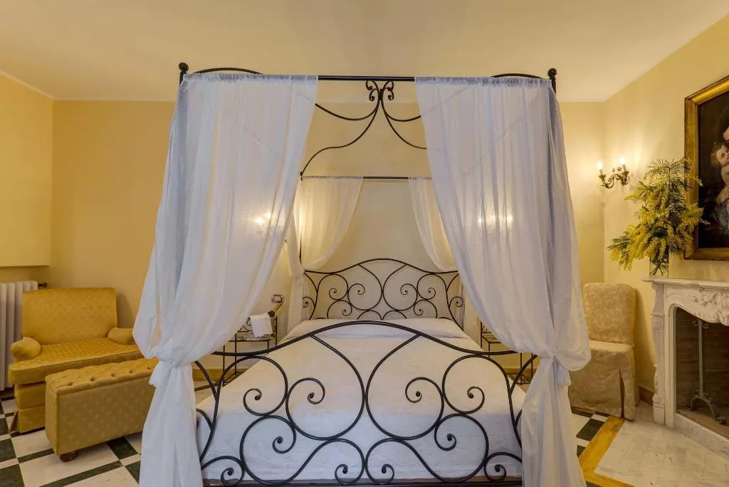 Room, Relais La Rupe, Naples