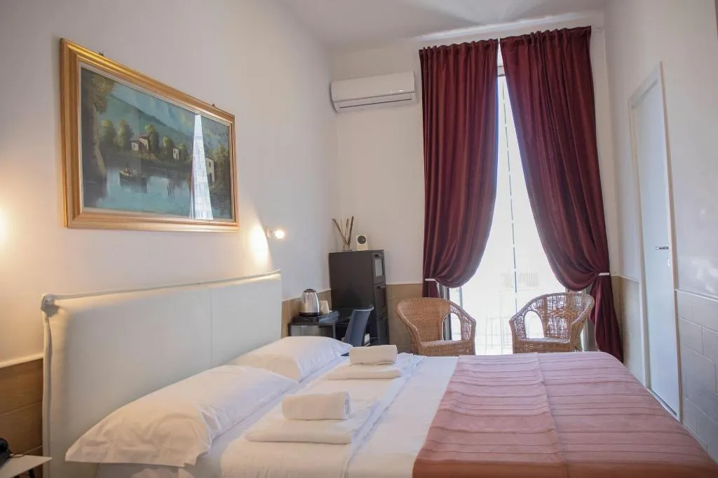 Room, Hotel H22, Naples