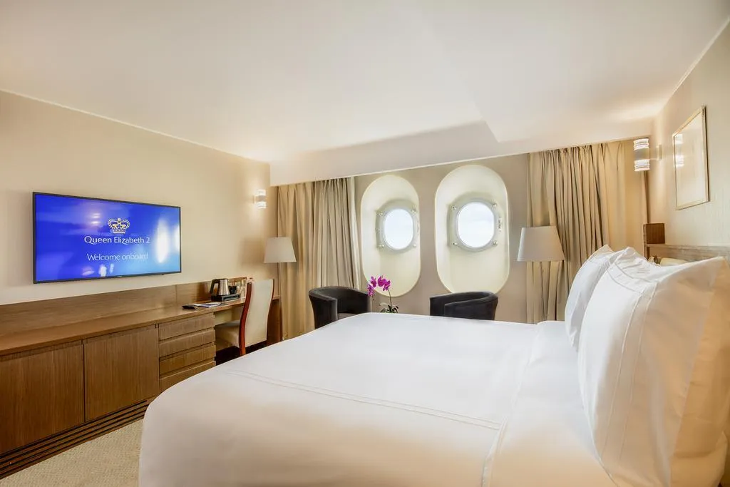 Double or Twin SUPERIOR WITH VIEWS Room, Queen Elizabeth 2, Dubai