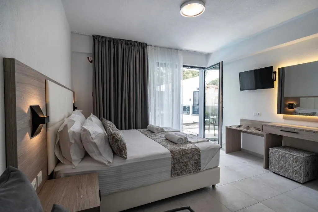 DOUBLE DELUXE ONE BED Room, Avaton Luxury Resort  And Spa Access The Enigma, Thessaloniki