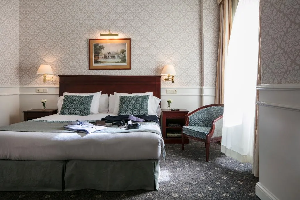 DOUBLE STANDARD Room, Emperador, Madrid