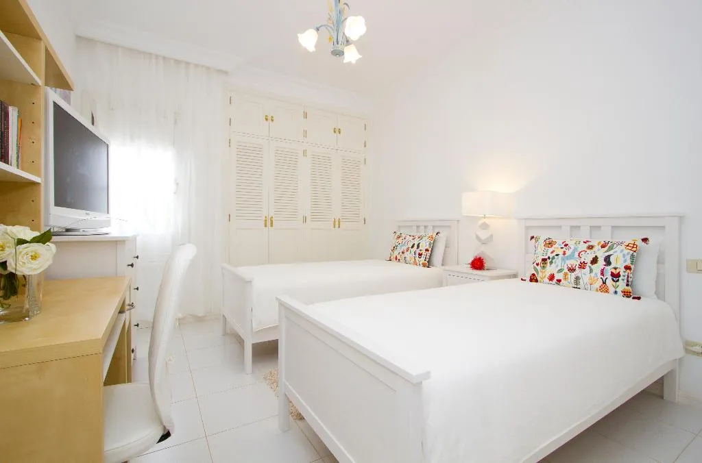 VILLA CAPACITY 6 THREE BEDROOM Room, Villa Sueños Del Mar, Lanzarote
