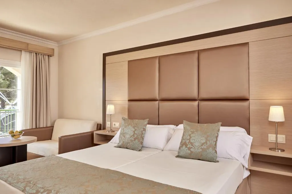 STUDIO PREMIUM Room, Zafiro Cala Mesquida, Majorca