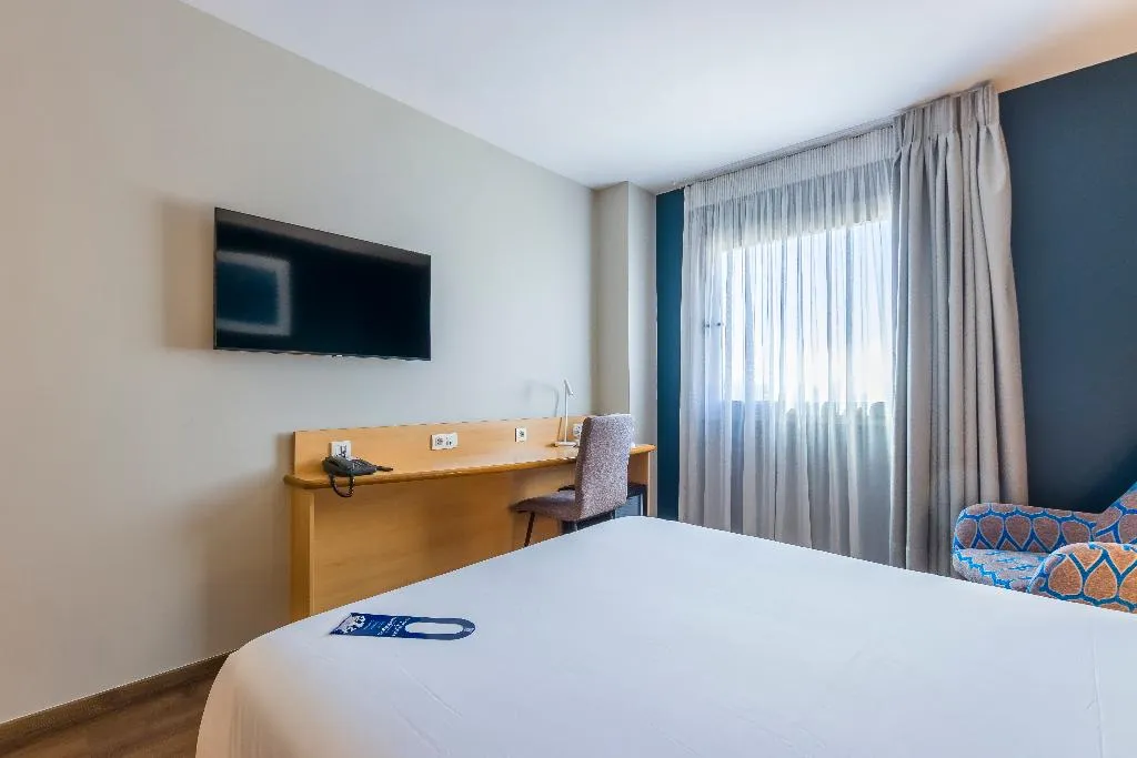 DOUBLE Accessible Room, Travelodge Madrid Alcala de Henares, Madrid