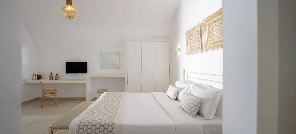 Room, Kamares Apartments, Santorini
